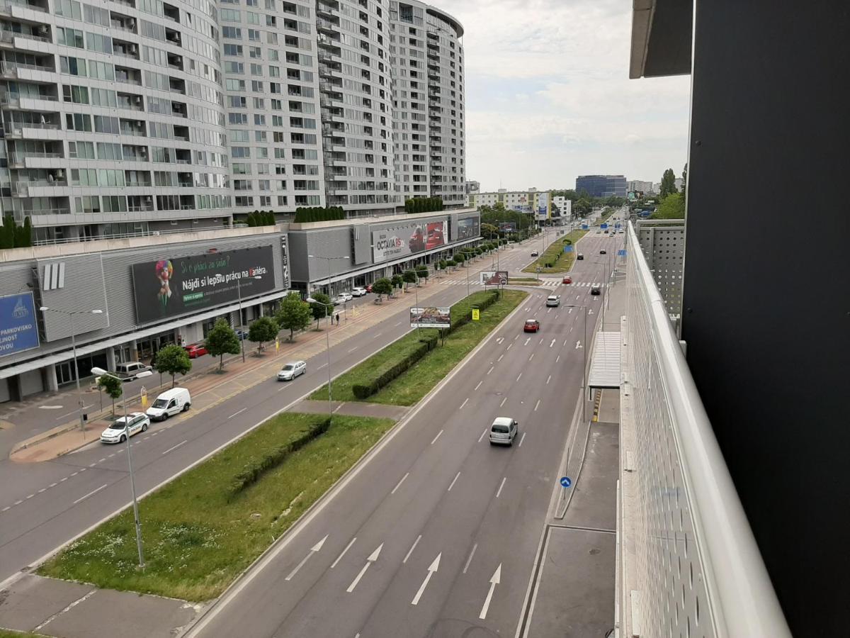 Apartment Cherry Bratislava & Free Parking Exterior foto