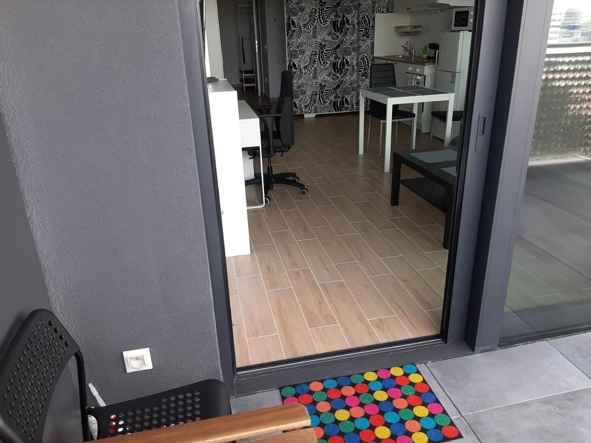 Apartment Cherry Bratislava & Free Parking Exterior foto