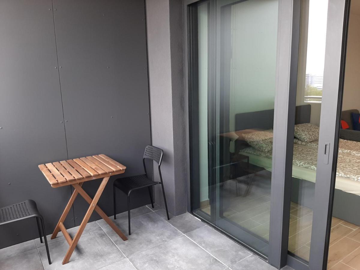 Apartment Cherry Bratislava & Free Parking Exterior foto